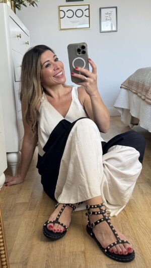 sandalias-tachas-doradas-negras-2
