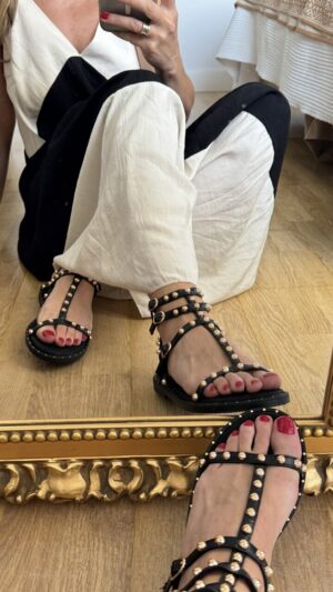 sandalias-tachas-doradas-negras-4